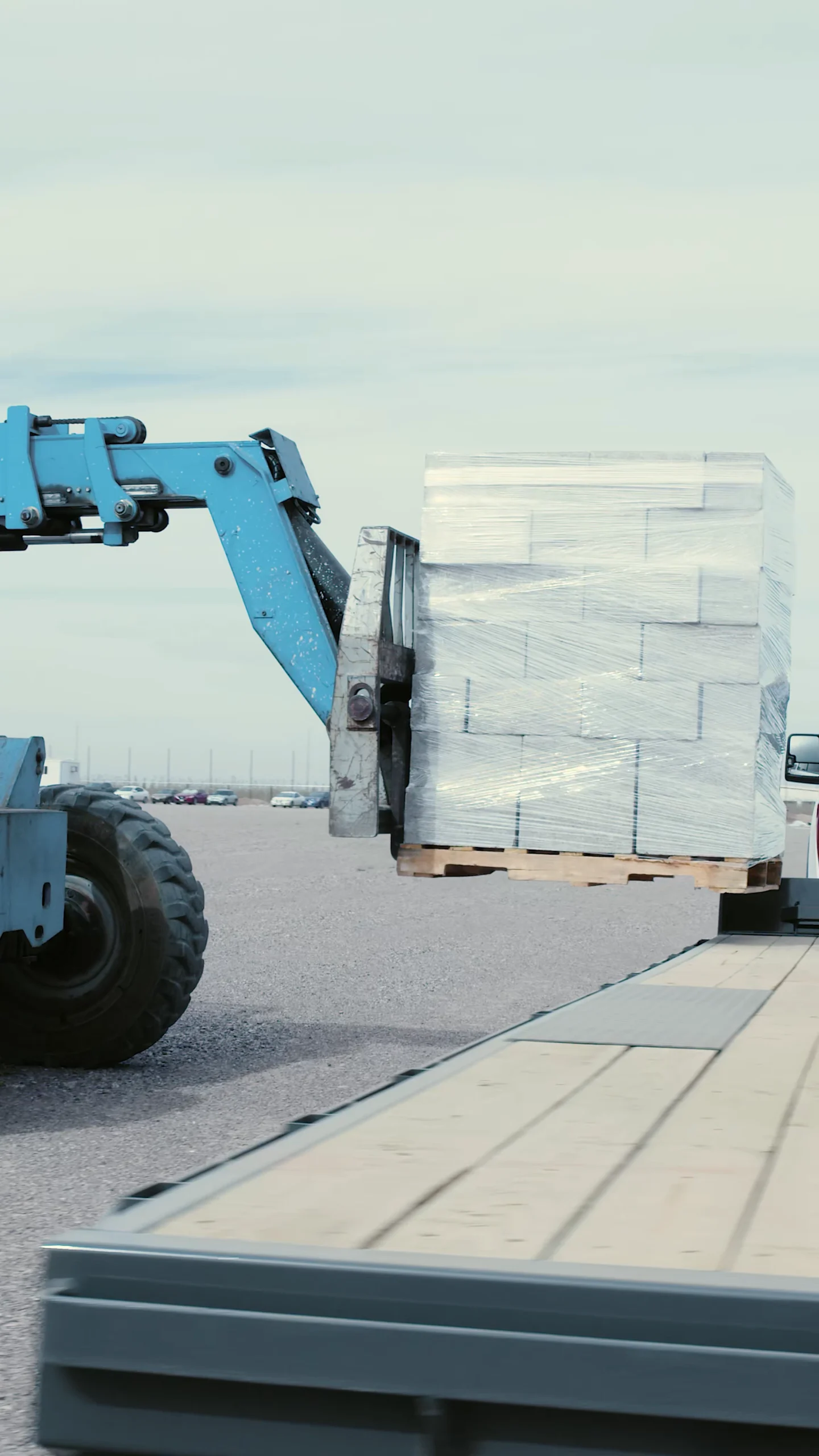 Palleted materials being loaded onto an ARC deckover trailer